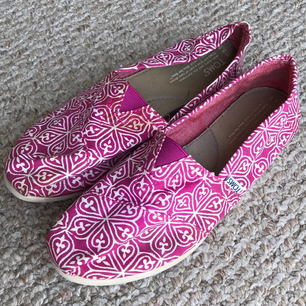 read description pink toms